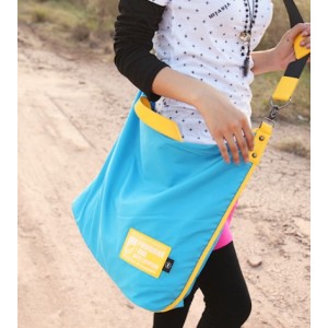 Big over the shoulder bags blue